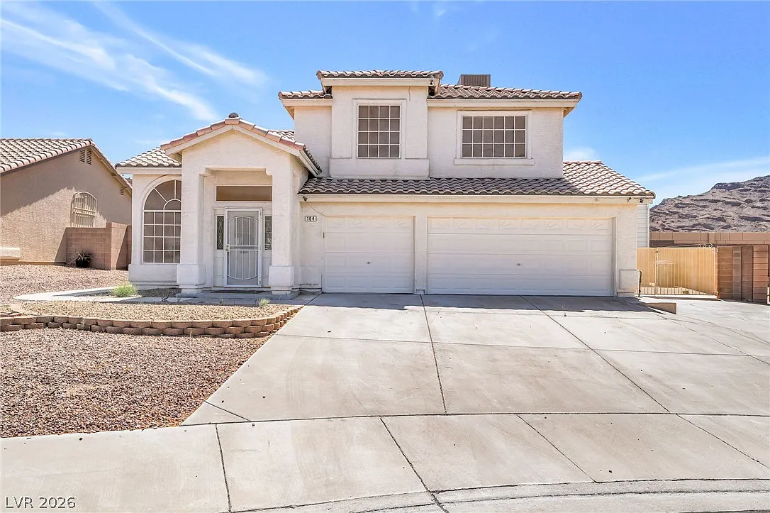4 bed, 3.0 bath, 1983 sqft, $4,000 — Photo 2