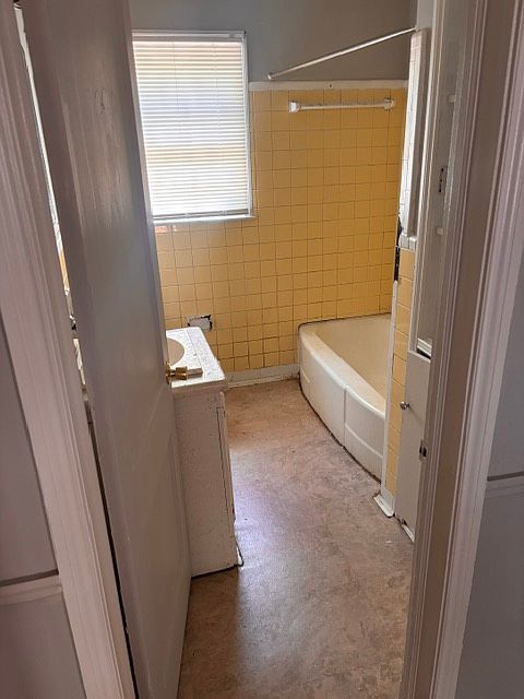 2nd image of 810 1st Ave #B