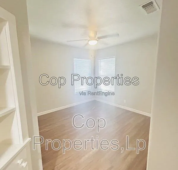 2914 Greenacres St — Photo 16