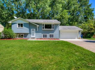 1326 Pleasant View Ln, Champlin, MN 55316