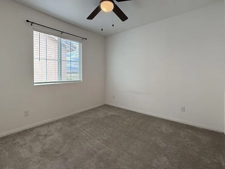 1685 Camellia Ln — Photo 15