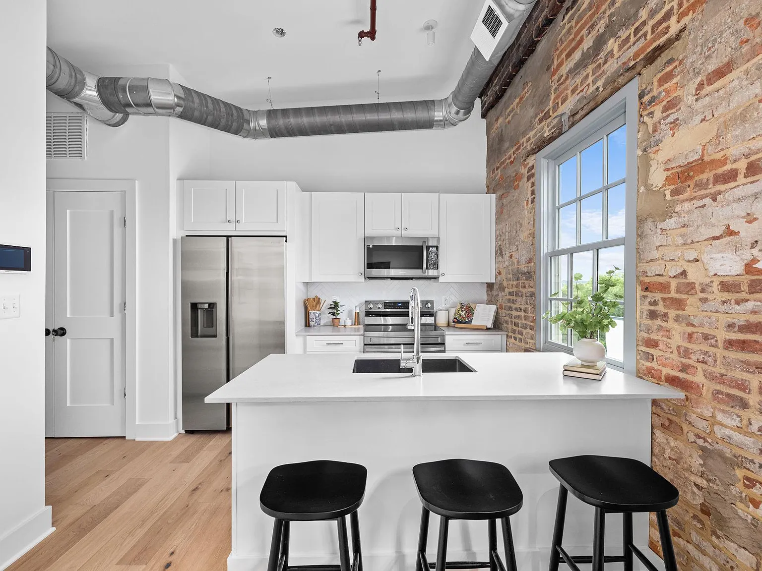 1 bed, 450 sqft, $2,800 — Photo 2