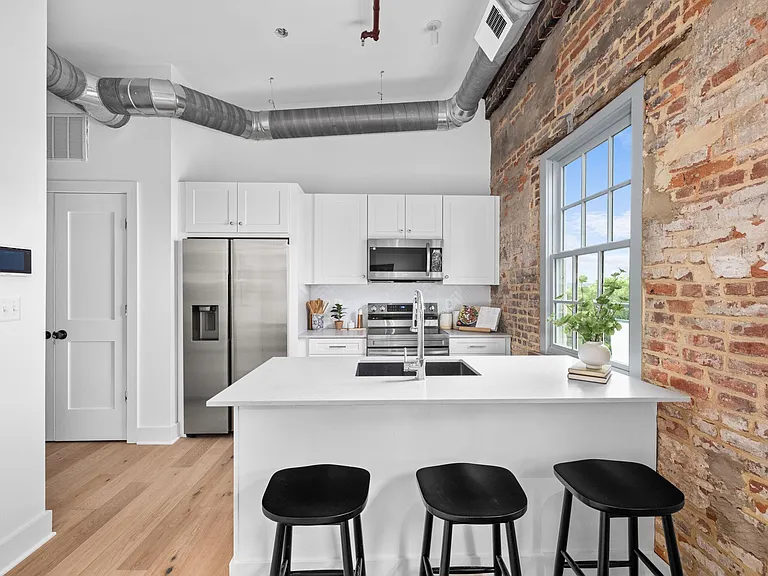 901 King St #301 — Photo 2
