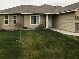 1890 S Honeysuckle St, Kennewick, WA 99338