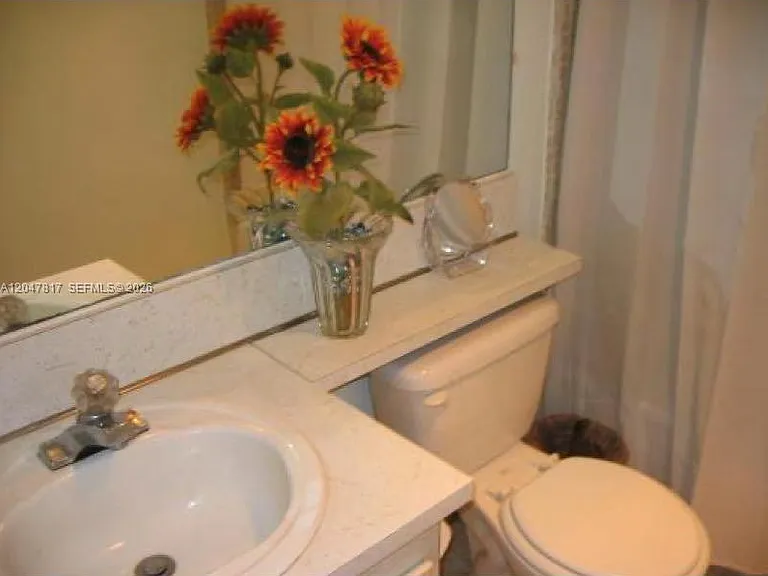 215 Sussex K #215 — Photo 7