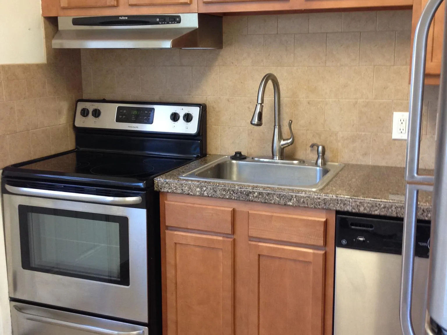 1 bed, 610 sqft, $1,300 — Photo 4