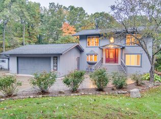 2060 Woodsman Dr, Ortonville, MI 48462