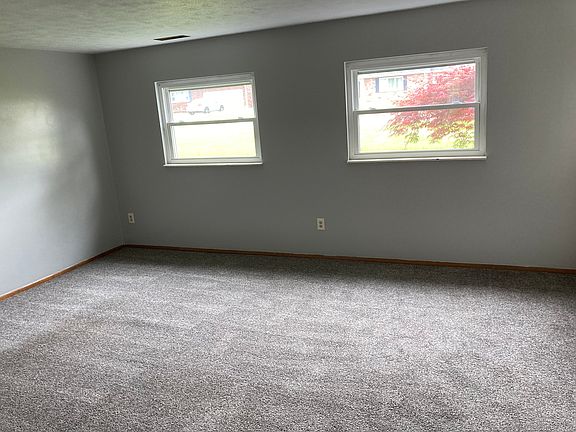 3rd image of 107 Devol Dr APT B