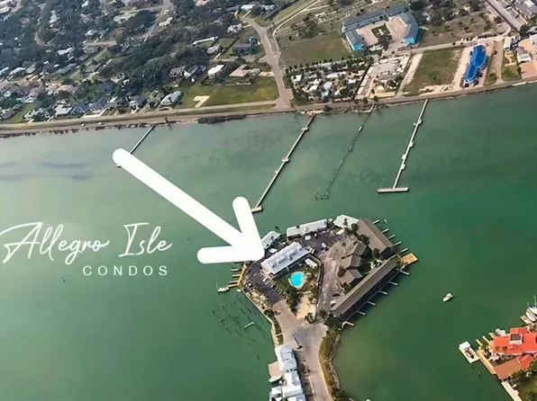 71 Nassau Dr APT 402, Rockport, TX 78382