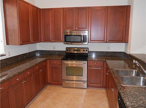 5th image of 1033 NE 17th Way #606