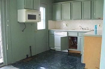 3rd image of 1205 W Pottawatamie St