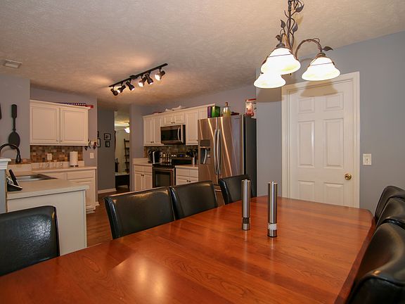 Eat-in Area of Kitchen