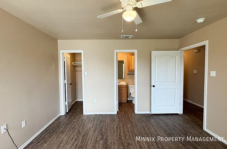 2413 N Avenue O — Photo 10