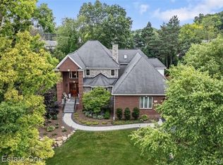 960 Hill Hollow Ln, Milford, MI 48381