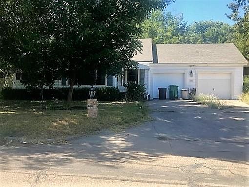 3rd image of 3311 Willowbrook Dr
