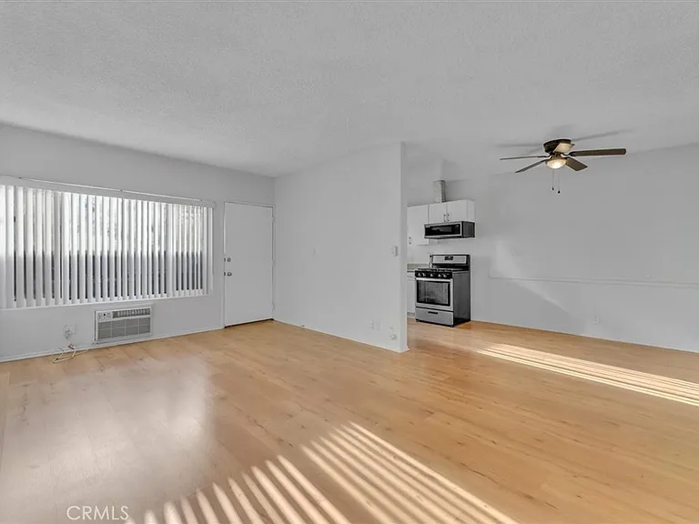 6643 De Longpre Ave #10 — Photo 8