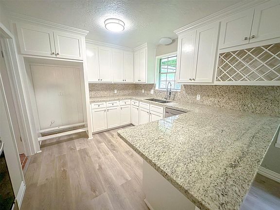 5th image of 3640 Whippoorwill St