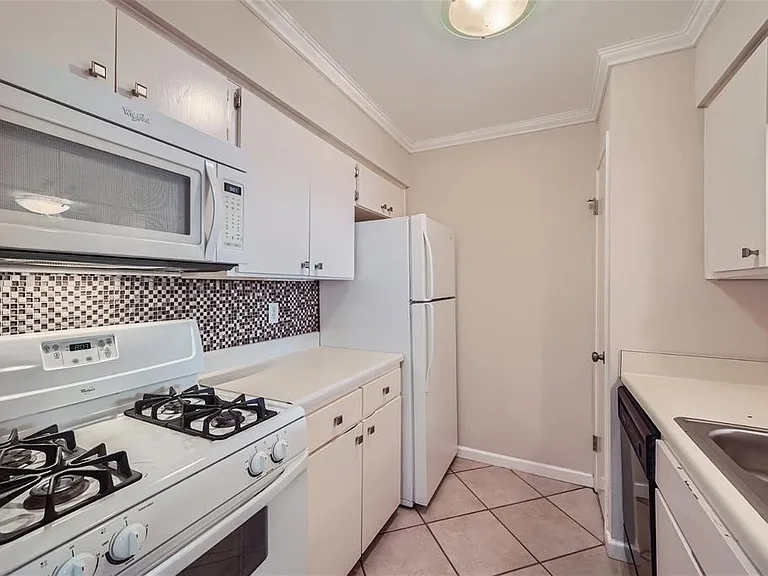 7920 Rockwood Ln #203 — Photo 6