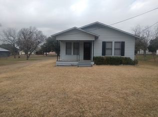 211 Schulz Ave, Schulenburg, TX 78956