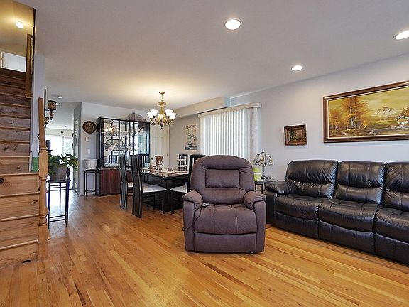5th image of 10 Crossfield Ave