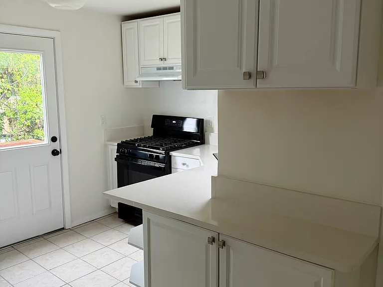 33 Macintosh Rd #B — Photo 13