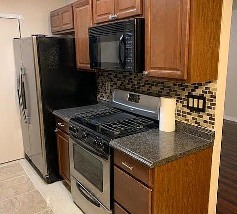 2nd image of 595 Correll Ave