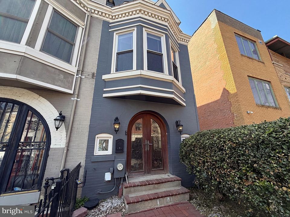1st image of 724 13th St NE