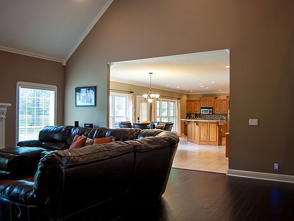5th image of 2400 Oak Bend Pl