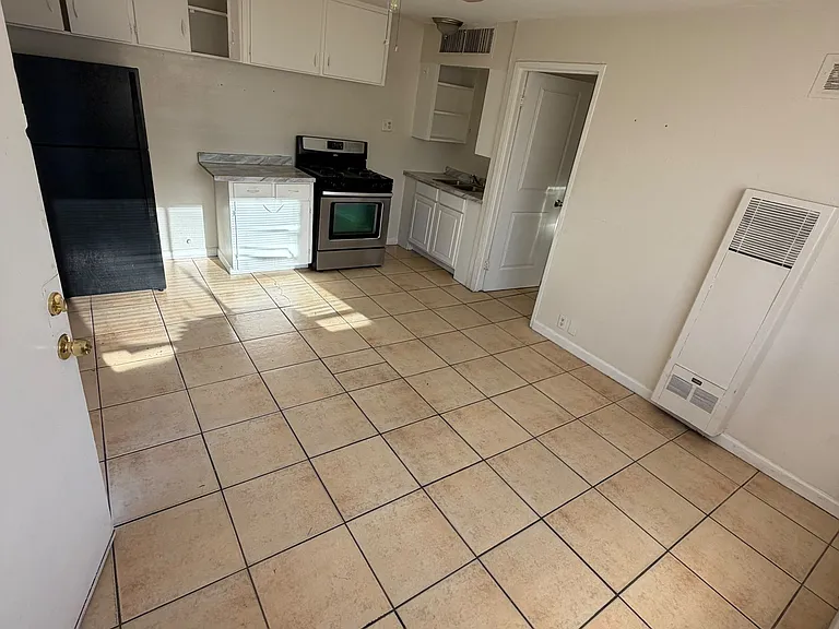 6633 N 67th Ave #1 — Photo 3