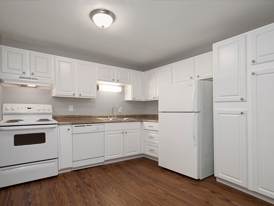 1st image of 621 I St NE APT 7