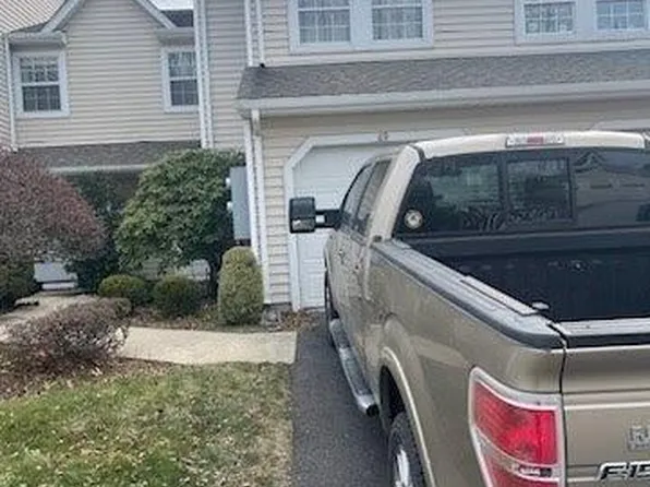 69 Thomas Lane #69, Setauket, NY 11733