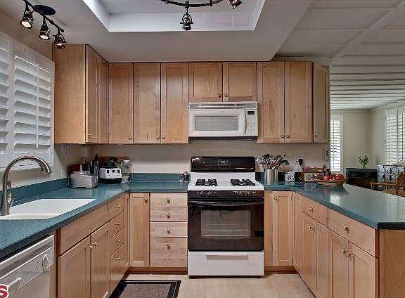 3rd image of 402 Onyx Dr