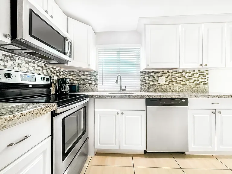 1803 N Ocean Dr #2 — Photo 8