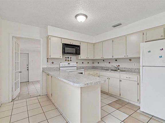 3rd image of 7516 N CORTEZ STREET
