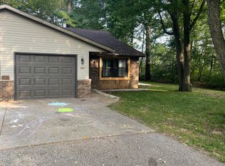 2401 Deepwood Ct, Plover, WI 54467