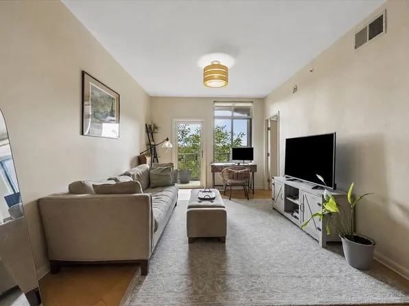 54 Rainey St APT 620, Austin, TX 78701