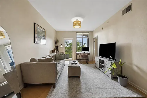 54 Rainey St Photo 1