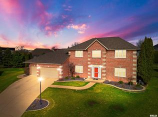 7023 N Clayton Ct, Peoria, IL 61615