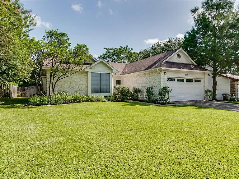 7414 Whistlestop Dr — Photo 1