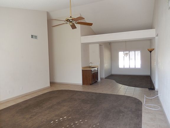 LIVING ROOM/DINING ROOM/WET BAR