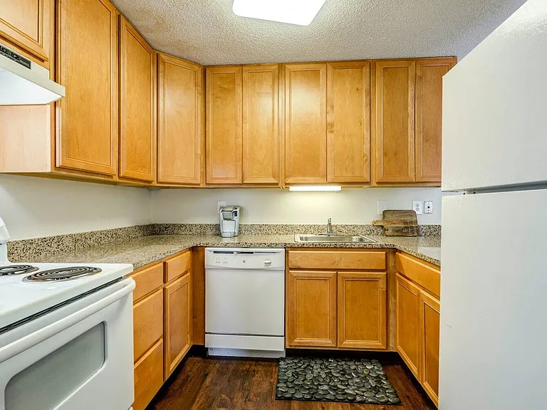 15-Silvertree+Communities-Model-Kitchen