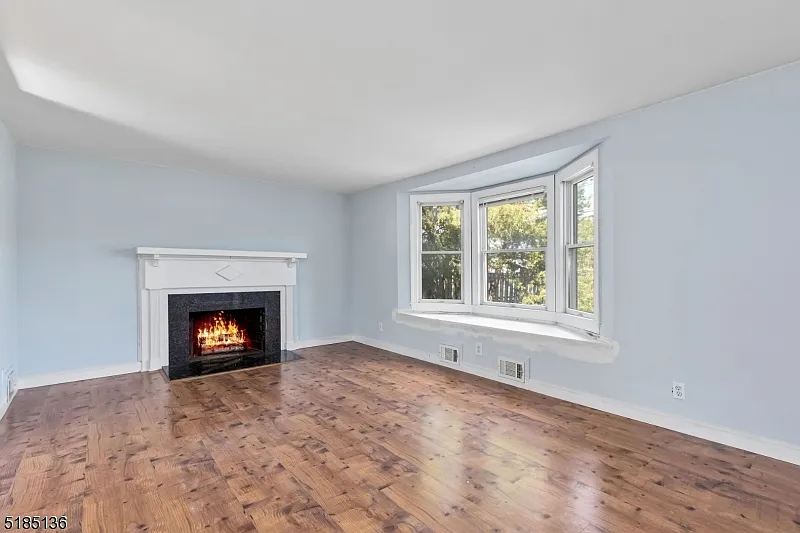4 bed, 1.0 bath, $3,200 — Photo 3