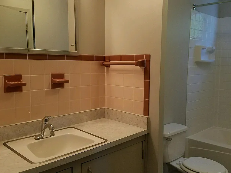 Second floor full bathroom