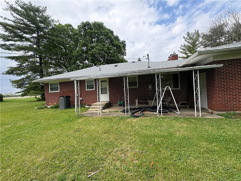 2nd image of 160 Kerr Rd