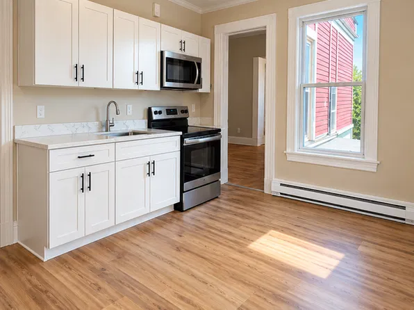 176 N Main St, Wallingford, CT