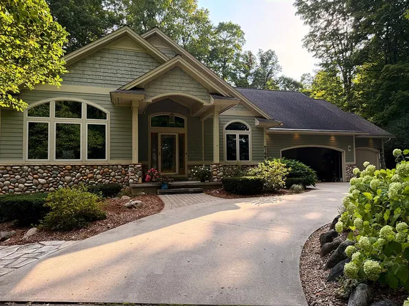 6788 E Hoxie Rd, Cedar, MI 49621