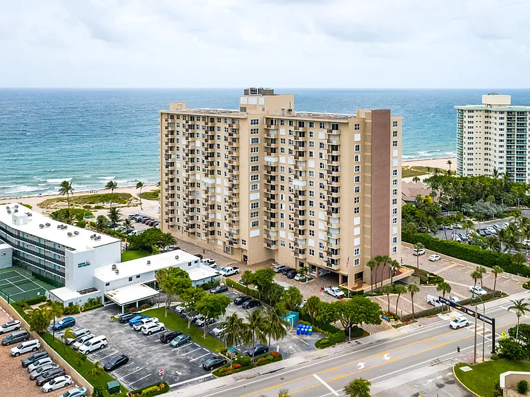 2000 S Ocean Blvd — Photo 37