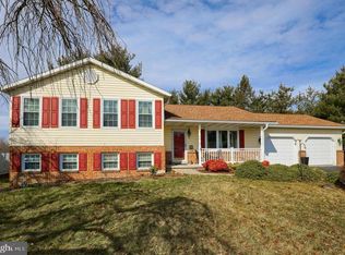 75 Moore Dr, Hanover, PA 17331