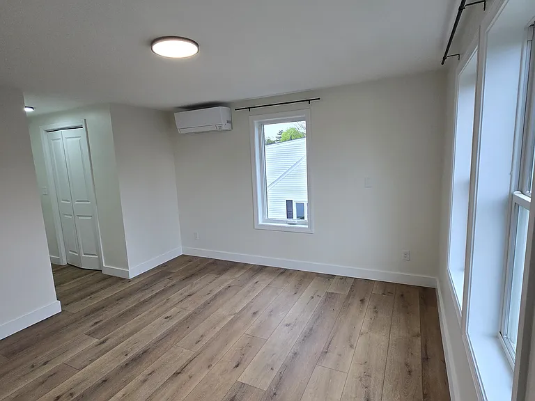 20-22 Poirier Pl #4 — Photo 10