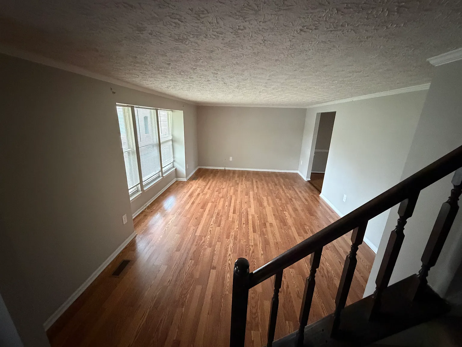 4 bed, 1872 sqft, $3,500 — Photo 2